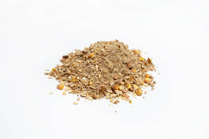 こだわりの配合飼料