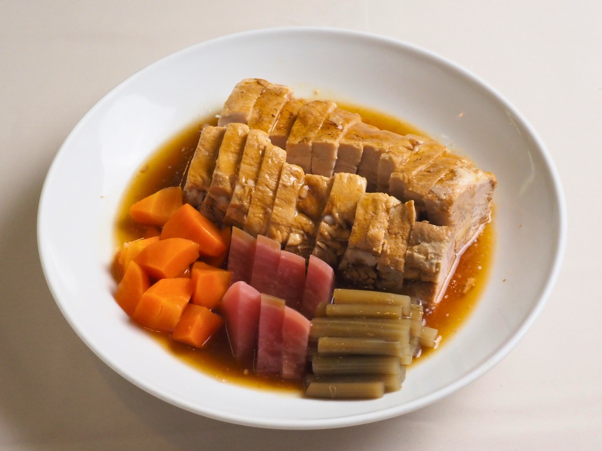 フキと豚肉の煮物