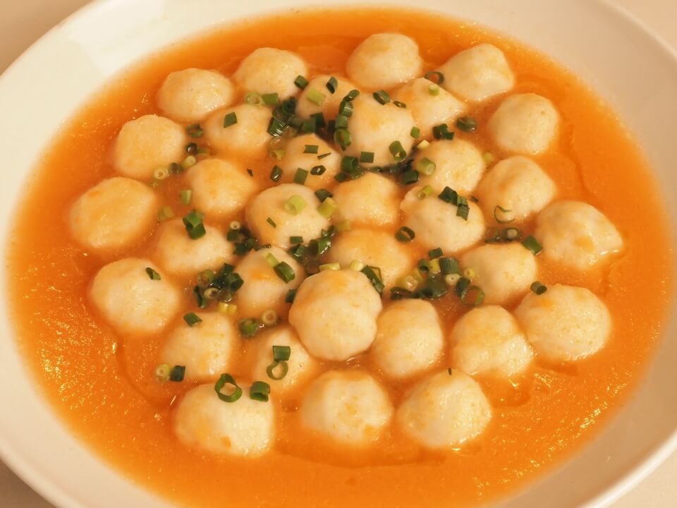 雪下人参のすりおろしイカ団子の煮物