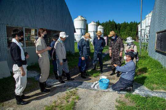 牧場での従業員研修風景1