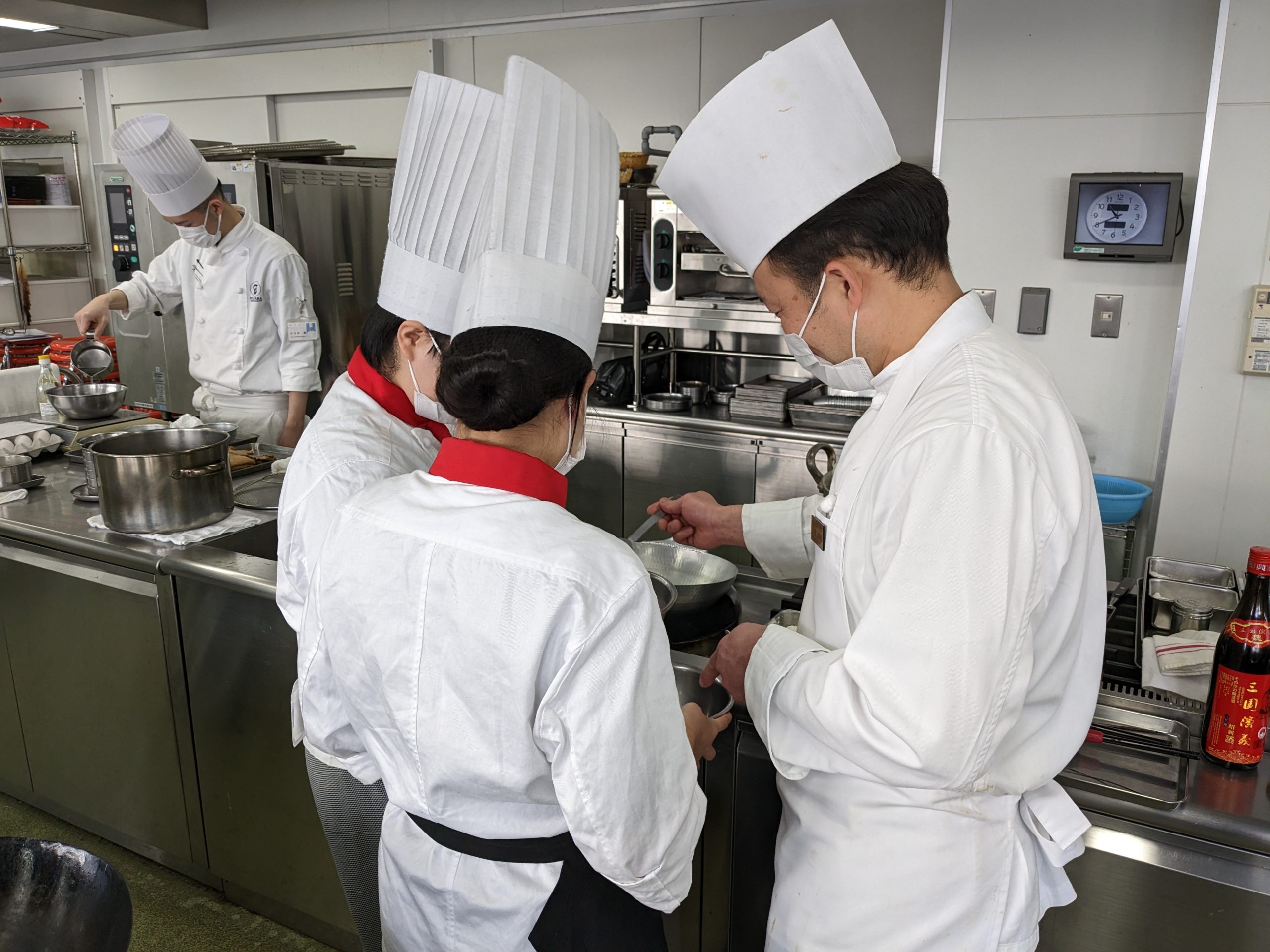 中華料理長が吉祥寺二葉栄養調理専門職学校にて特別授業を行いました