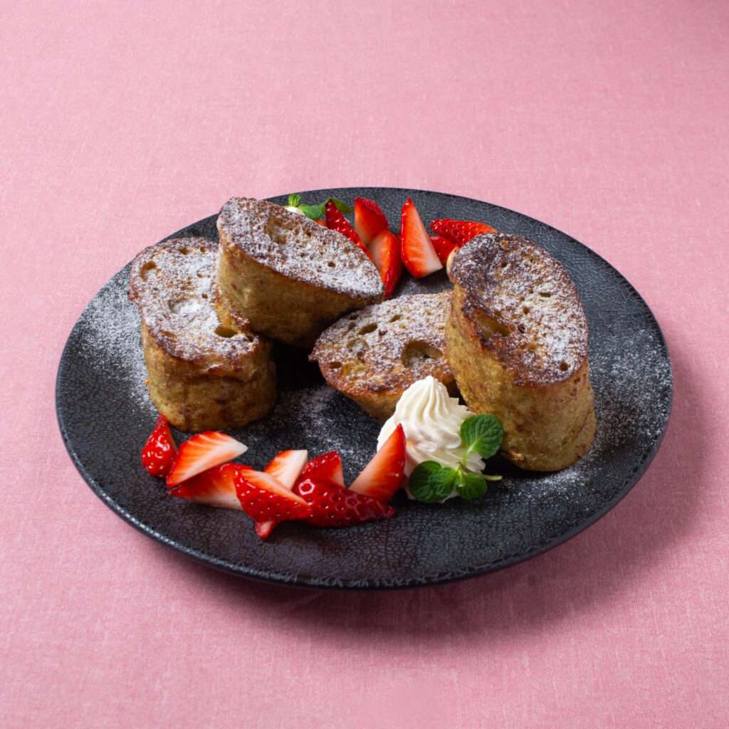 【いちご薫る】 牧場野菜と野草のアフタヌーンティーのご提供をはじめます。