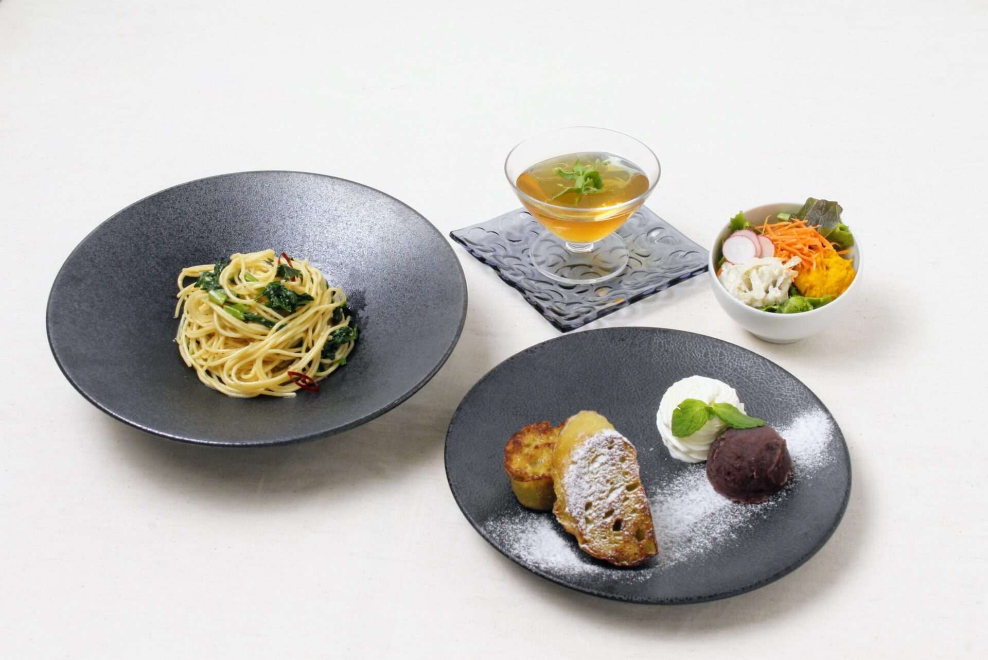 【新緑の息吹を味わう】牧場野草のアフタヌーンティー