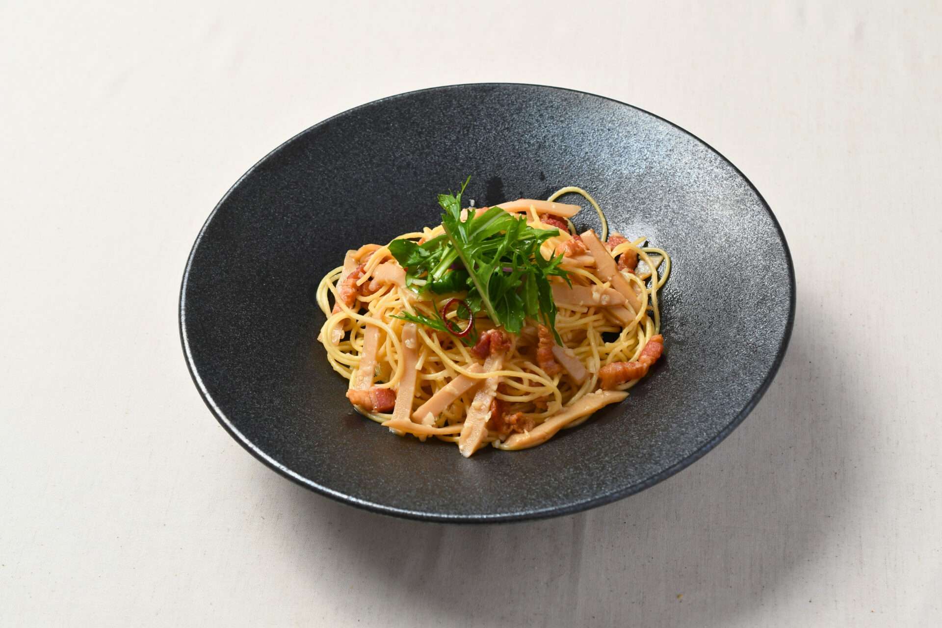 ホテルメイド「東京メンマ」。館内3つのレストランでコース料理とカルトメニューの提供開始