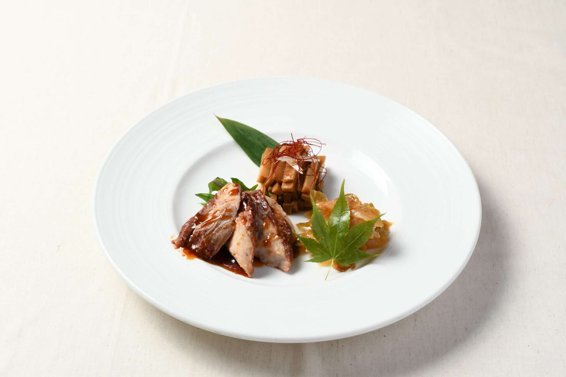 ホテルメイド「東京メンマ」。館内3つのレストランでコース料理とカルトメニューの提供開始