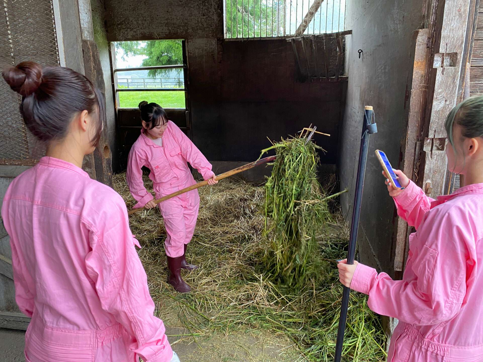 淑徳大学 永井ゼミとの、ホテル直営農場「東北牧場」での循環型農業体験