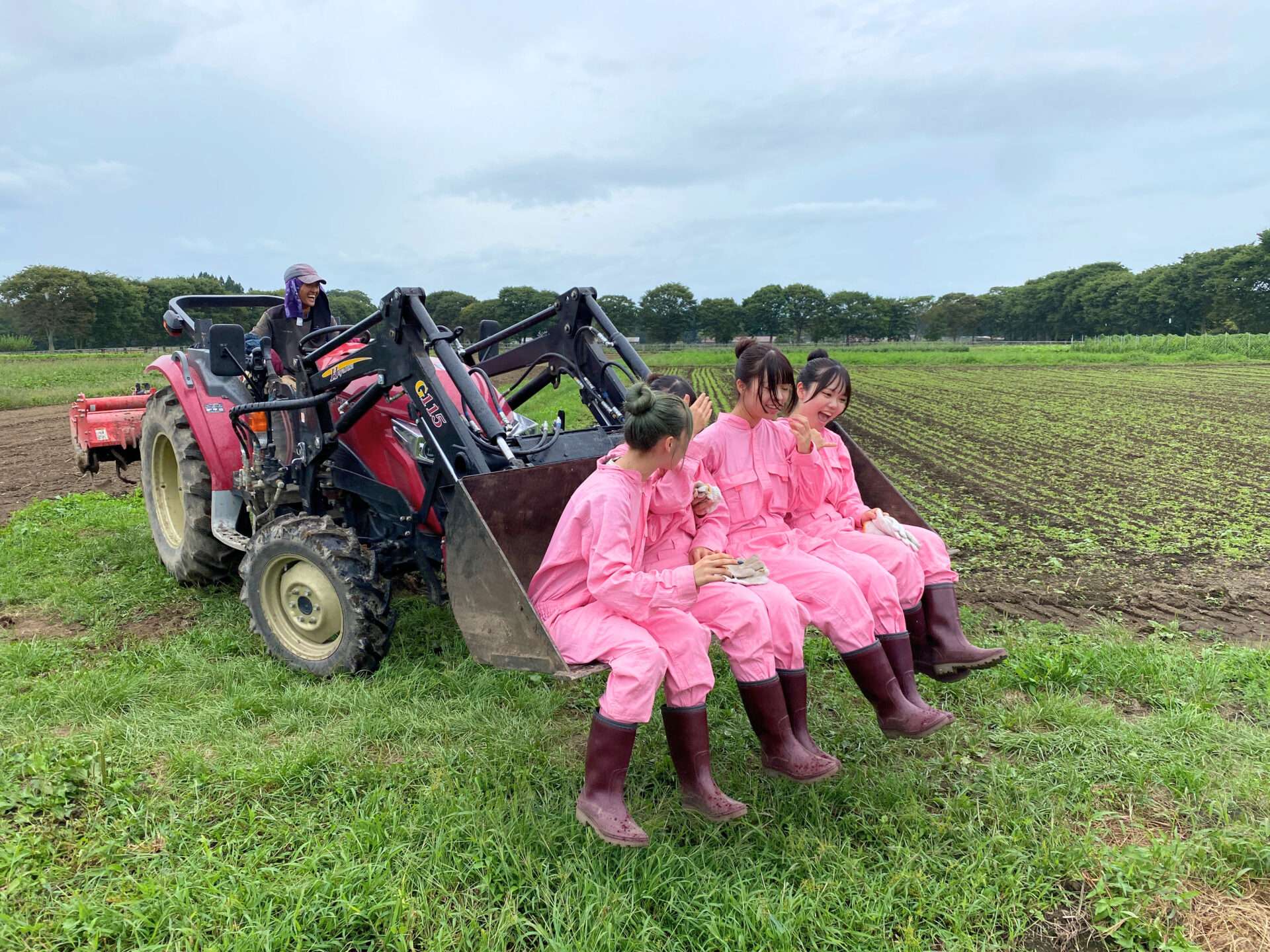 淑徳大学 永井ゼミとの、ホテル直営農場「東北牧場」での循環型農業体験