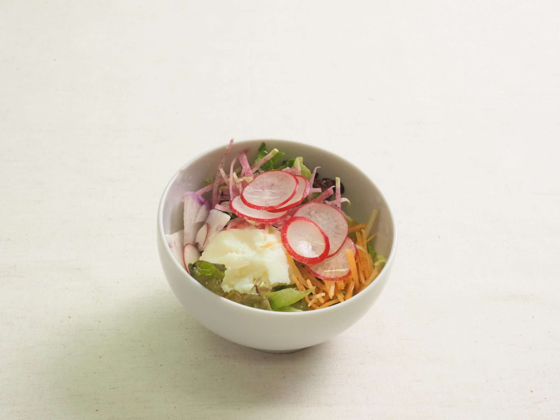 【レストランコルト】いちごと野草のアフタヌーンティー