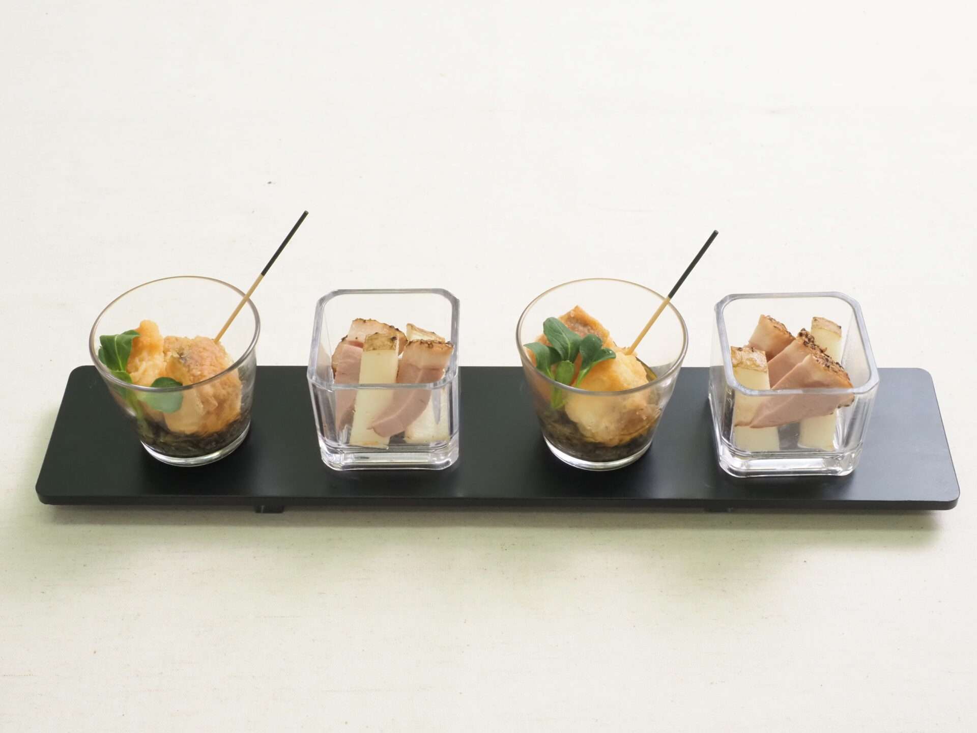 【レストランコルト】いちごと野草のアフタヌーンティー