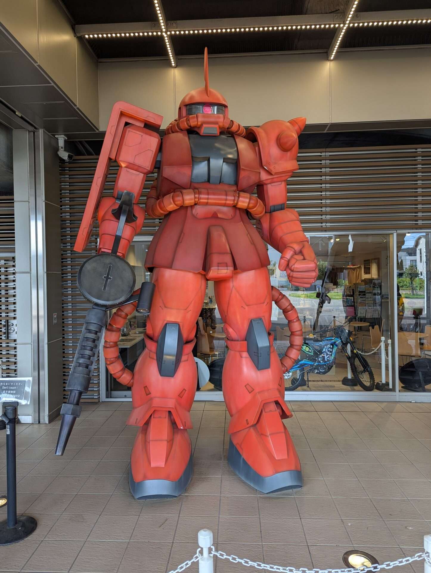 機動戦士ガンダムと赤い彗星シャー専用ザクを見に行ってきました