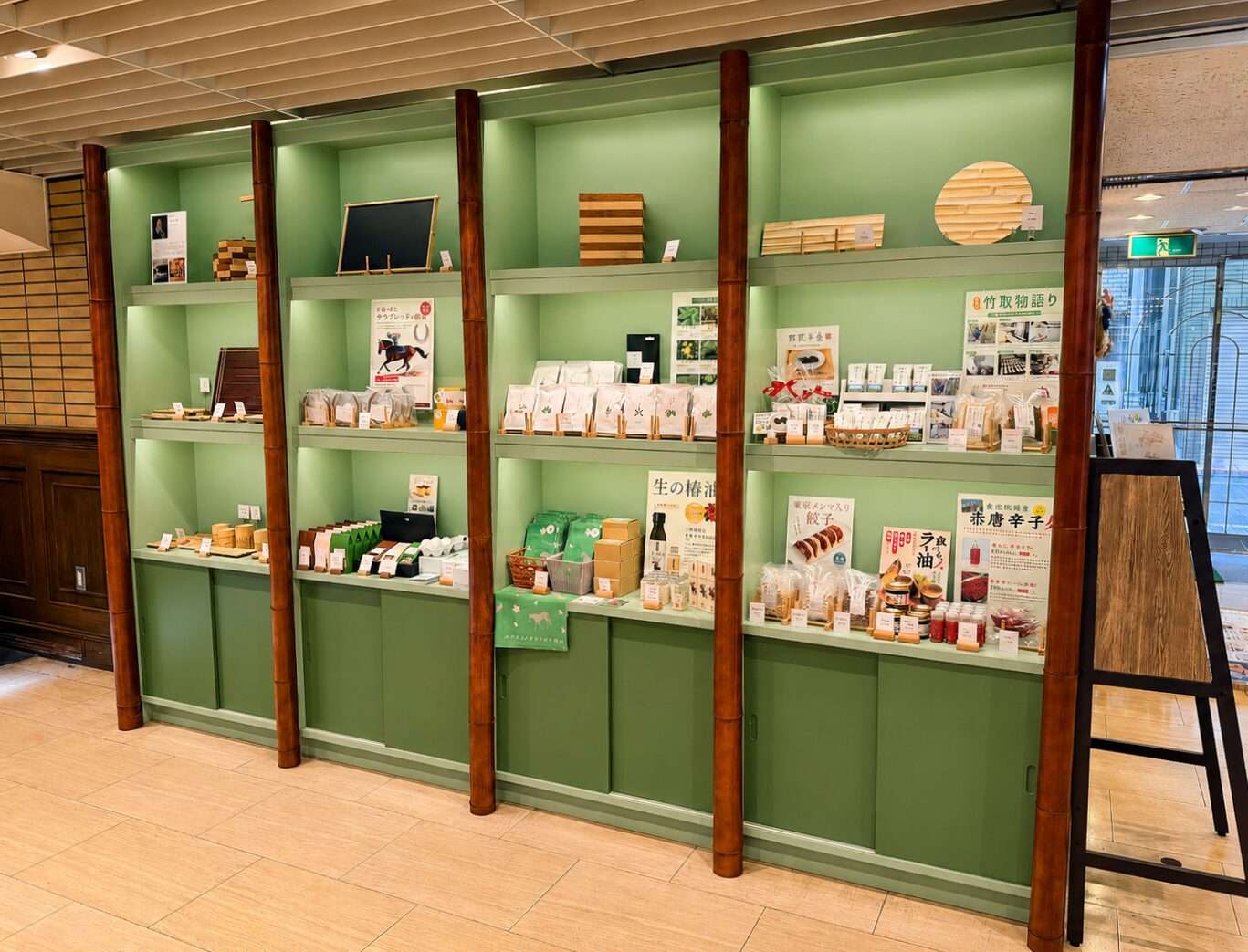 直営牧場「東北牧場」で実際に使われていた「牧柵」をホテル外周に設置しました